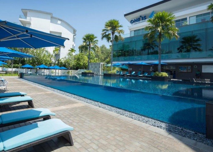 Acrylic Glass Swimming Pool ONE°15 Marina Project